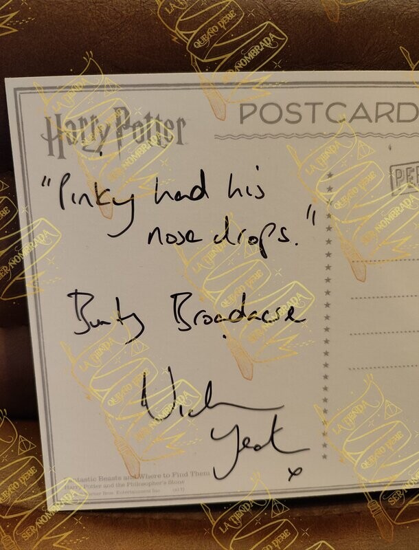 POSTAL FANTASTIC BEASTS FIRMADA POR BUNTY (VICTORIA YEATES)