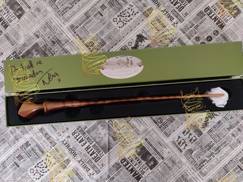 VARITA FIRMADA NYMPHADORA TONKS (NATALIA TENA)