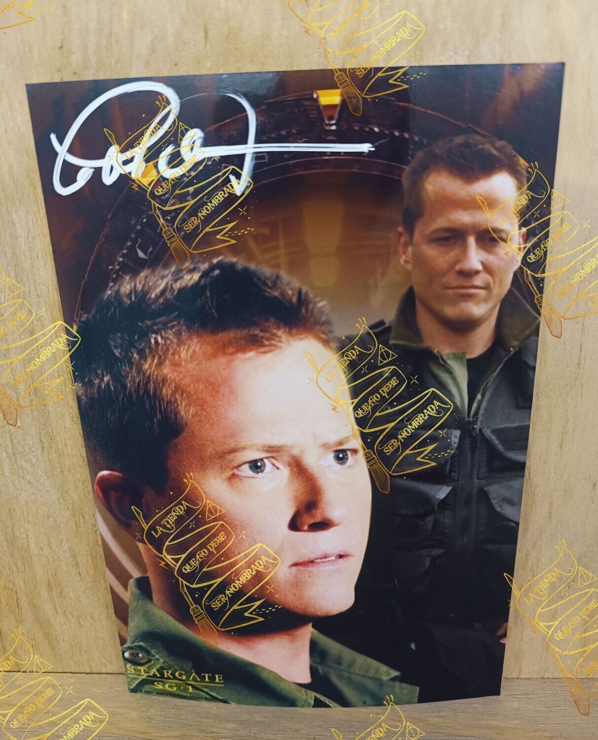 FOTOGRAFIA FIRMADA POR JONAS QUINN (CORIN NEMEC) EN STARGATE