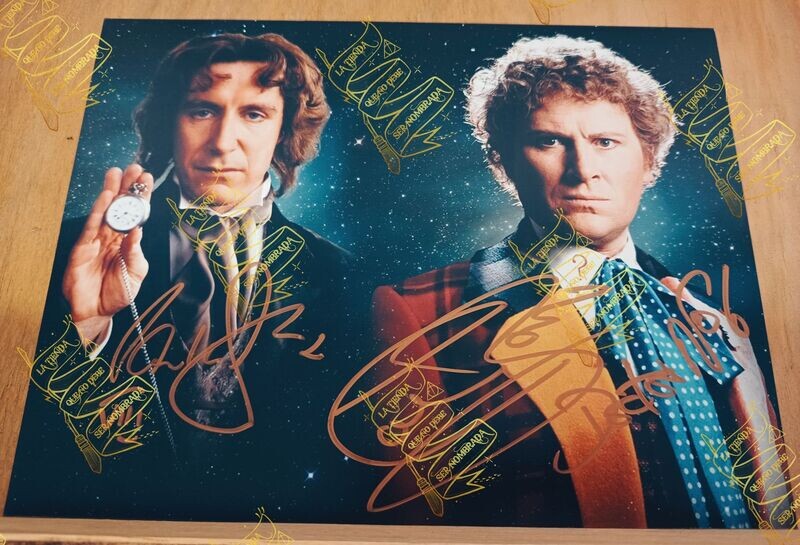 FOTOGRAFIA FIRMADA POR DOCTOR VI & DOCTOR VIII (COLIN BAKER & PAUL MCGANN) EN DR WHO