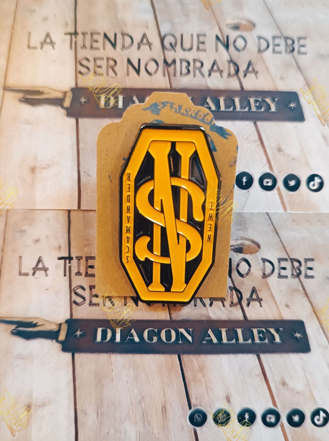 PIN NEWT SCAMANDER ANIMALES FANTASTICOS