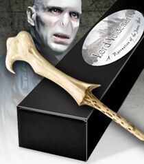 VARITA LORD VOLDEMORT C/PINZA HARRY POTTER NOBLE COLLECTION