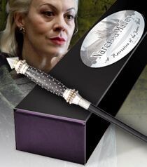 VARITA NARCISSA MALFOY C/PINZA HARRY POTTER NOBLE COLLECTION