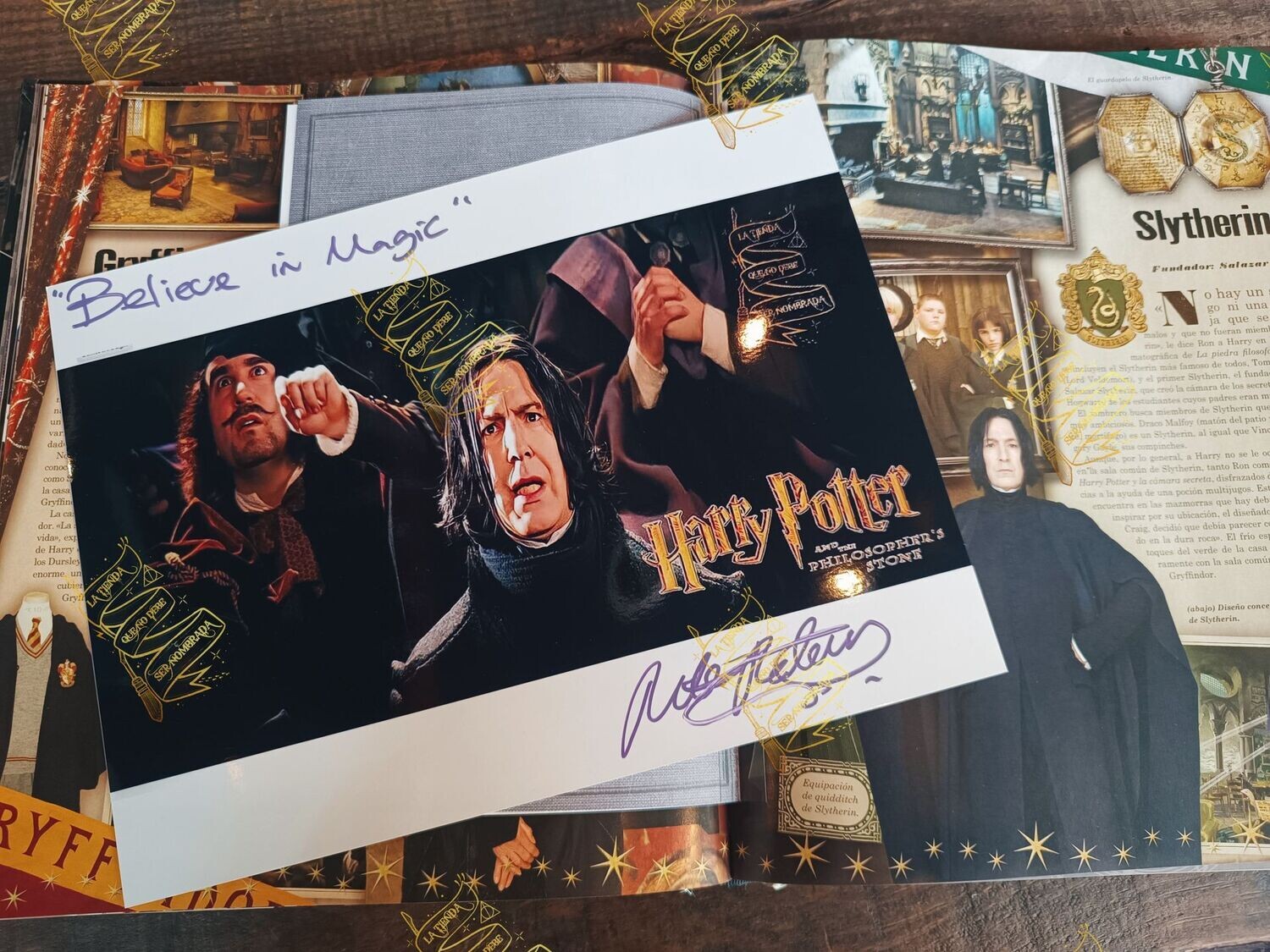 FOTOGRAFIA FIRMADA POR PROFESOR DE HOGWARTS (PETER PEDRERO)
