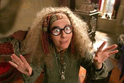 SRA. TRELAWNEY