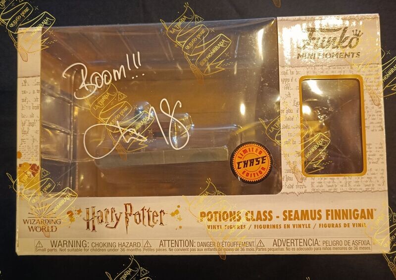 FUNKO POP CHASE FIRMADA POR SEAMUS FINNIGAN (DEVON MURRAY)