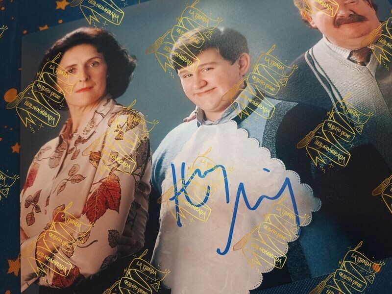 FOTOGRAFIA FIRMADA POR DUDLEY DURSLEY (HARRY MELLING)