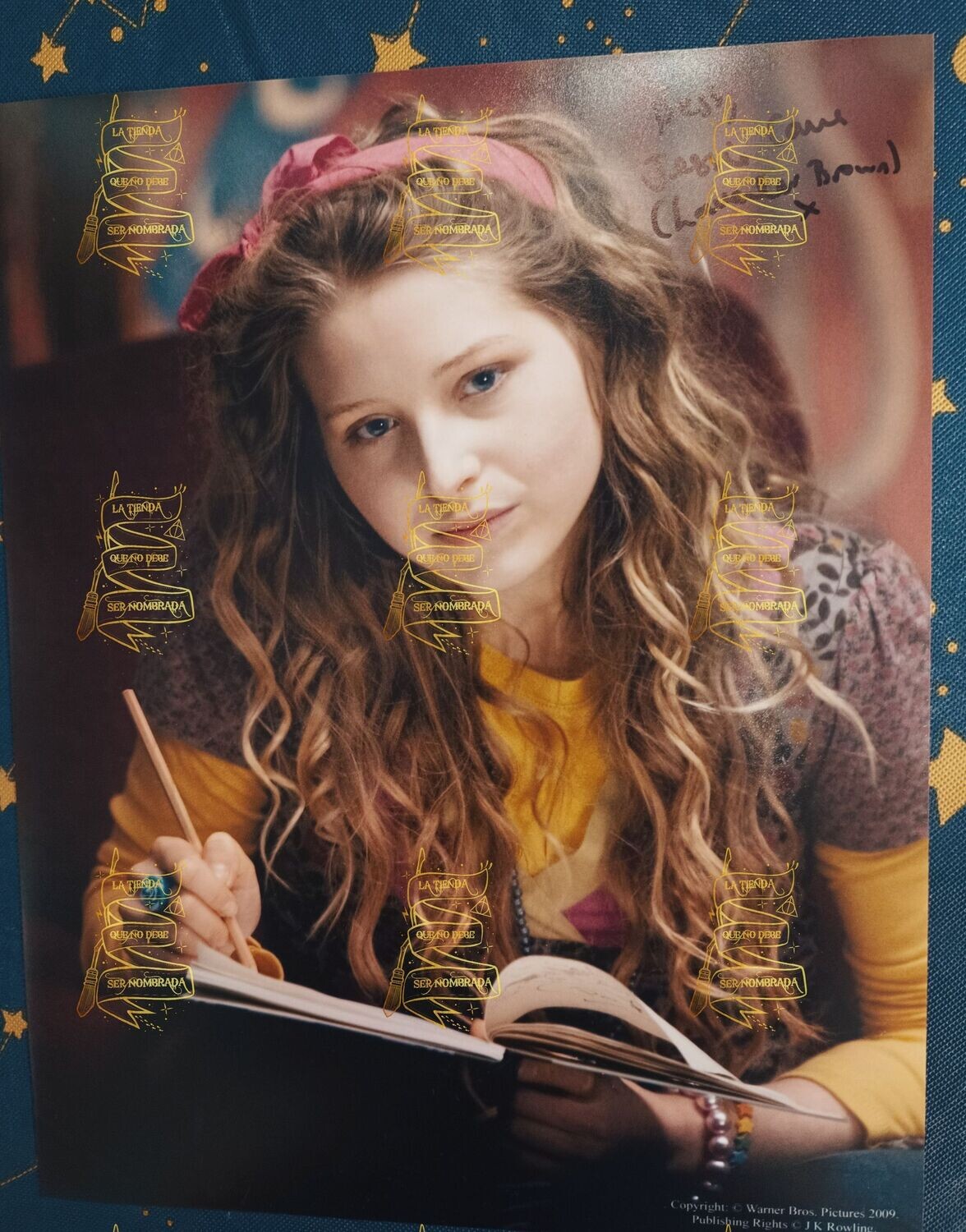 FOTOGRAFIA FIRMADO POR LAVENDER BROWN (JESSIE CAVE)