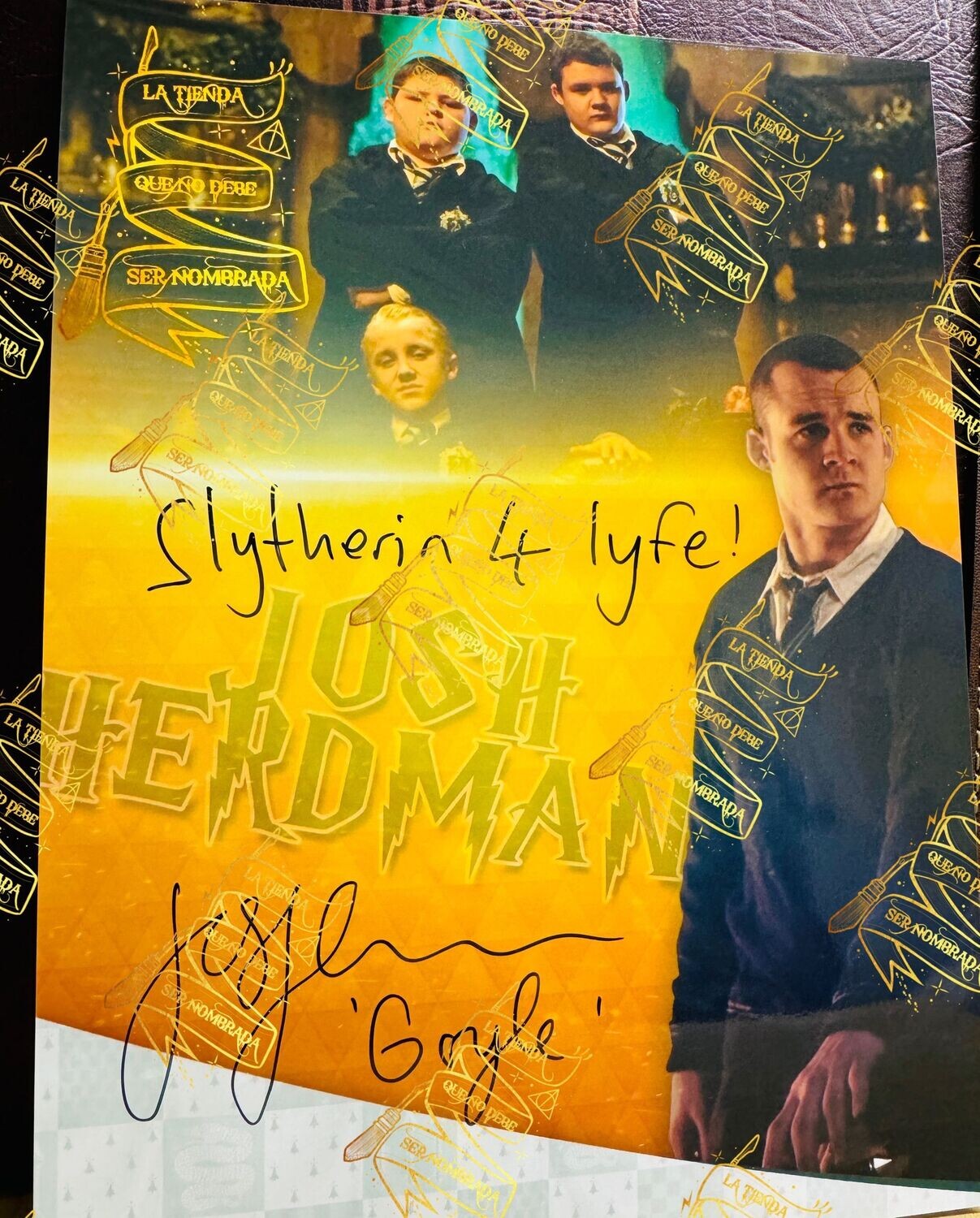 FOTOGRAFIA FIRMADA POR GREGORY GOYLE (JOSH HERDMAN)