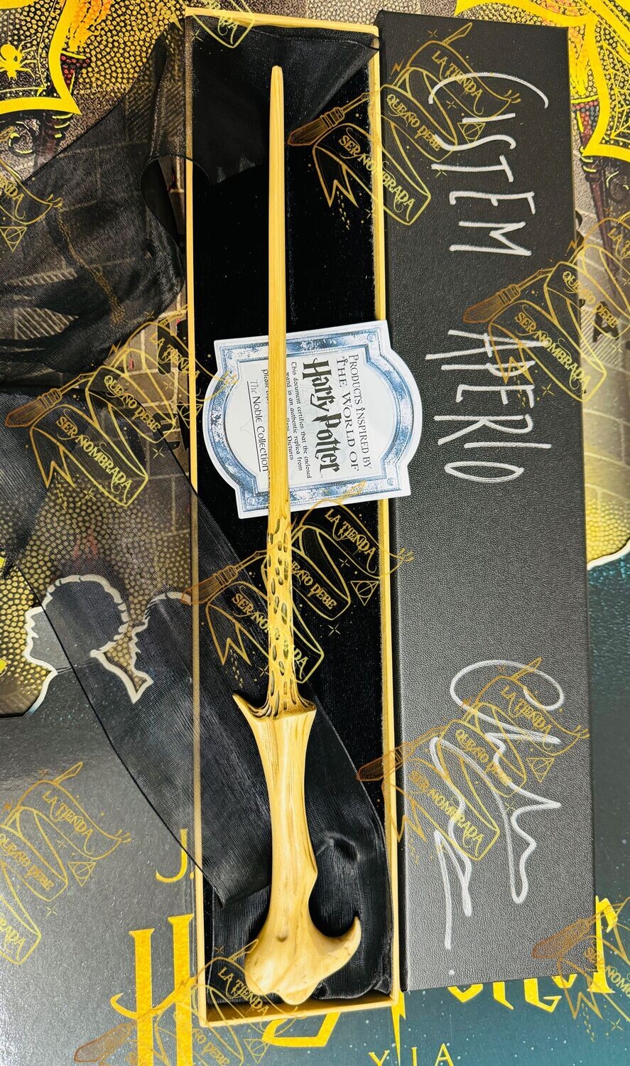 ​​VARITA OLLIVANDER´S FIRMADA POR TOM RIDDLE (CHRISTIAN COULSON)