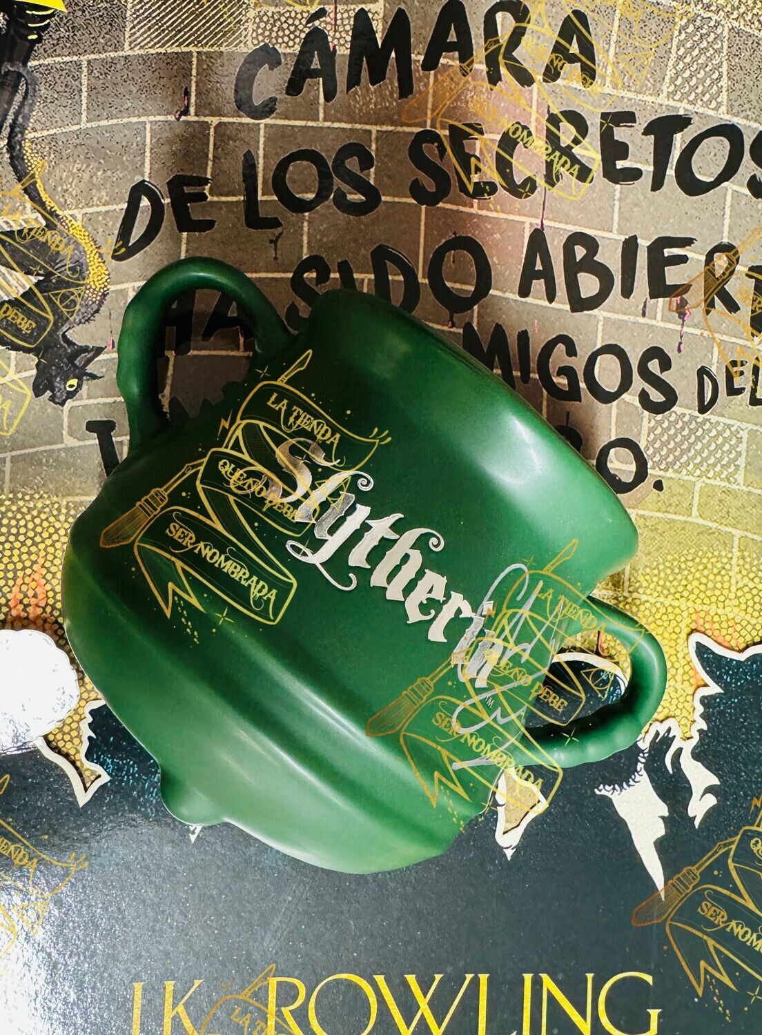 CALDERO SLYTHERIN FIRMADO POR TOM RIDDLE (CHRISTIAN COULSON)