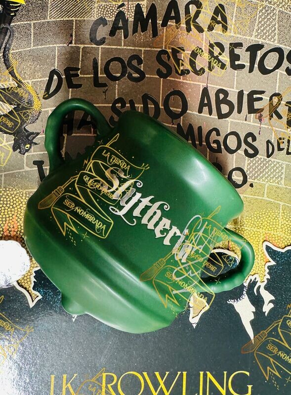 CALDERO SLYTHERIN FIRMADO POR TOM RIDDLE (CHRISTIAN COULSON)