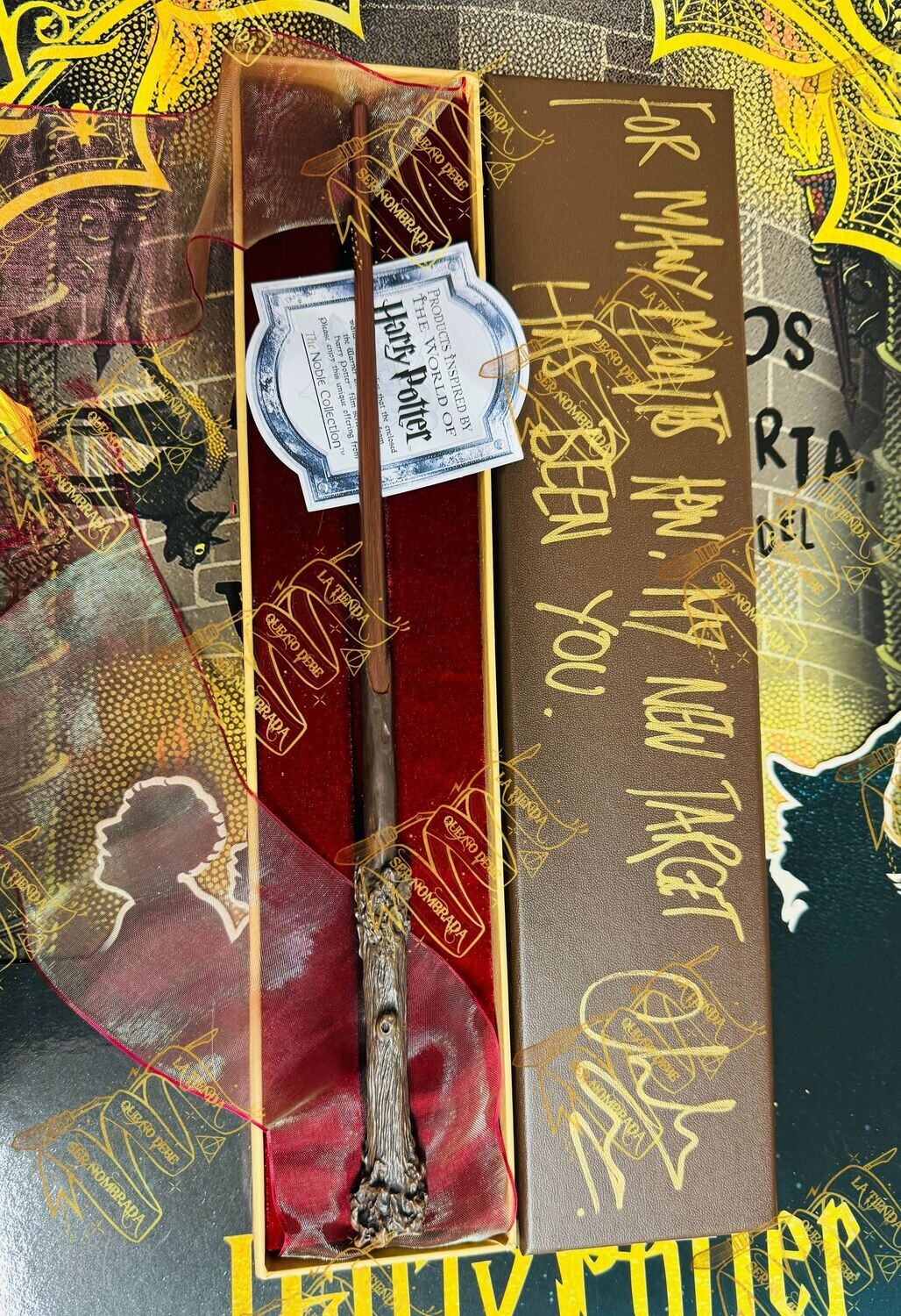 VARITA OLLIVANDER´S HARRY POTTER FIRMADA POR TOM RIDDLE (CHRISTIAN COULSON)