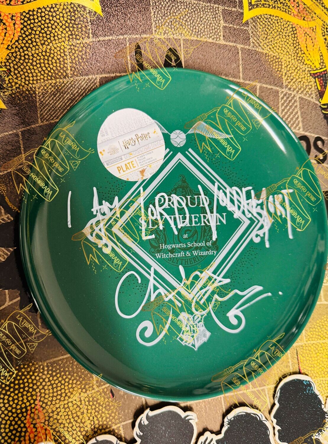 PLATO SLYTHERIN FIRMADO POR TOM RIDDLE (CHRISTIAN COULSON)