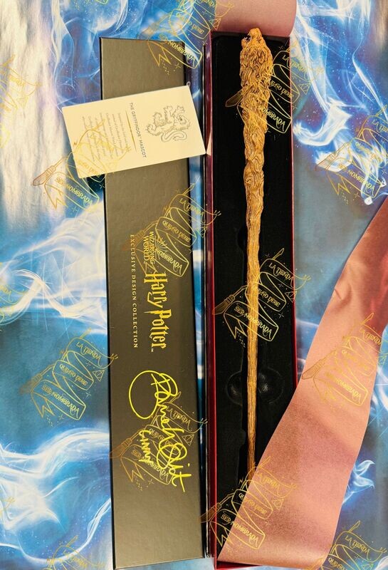 VARITA EXCLUSIVA GRYFFINDOR FIRMADA POR GINNY WEASLEY (BONNIE WRIGHT)