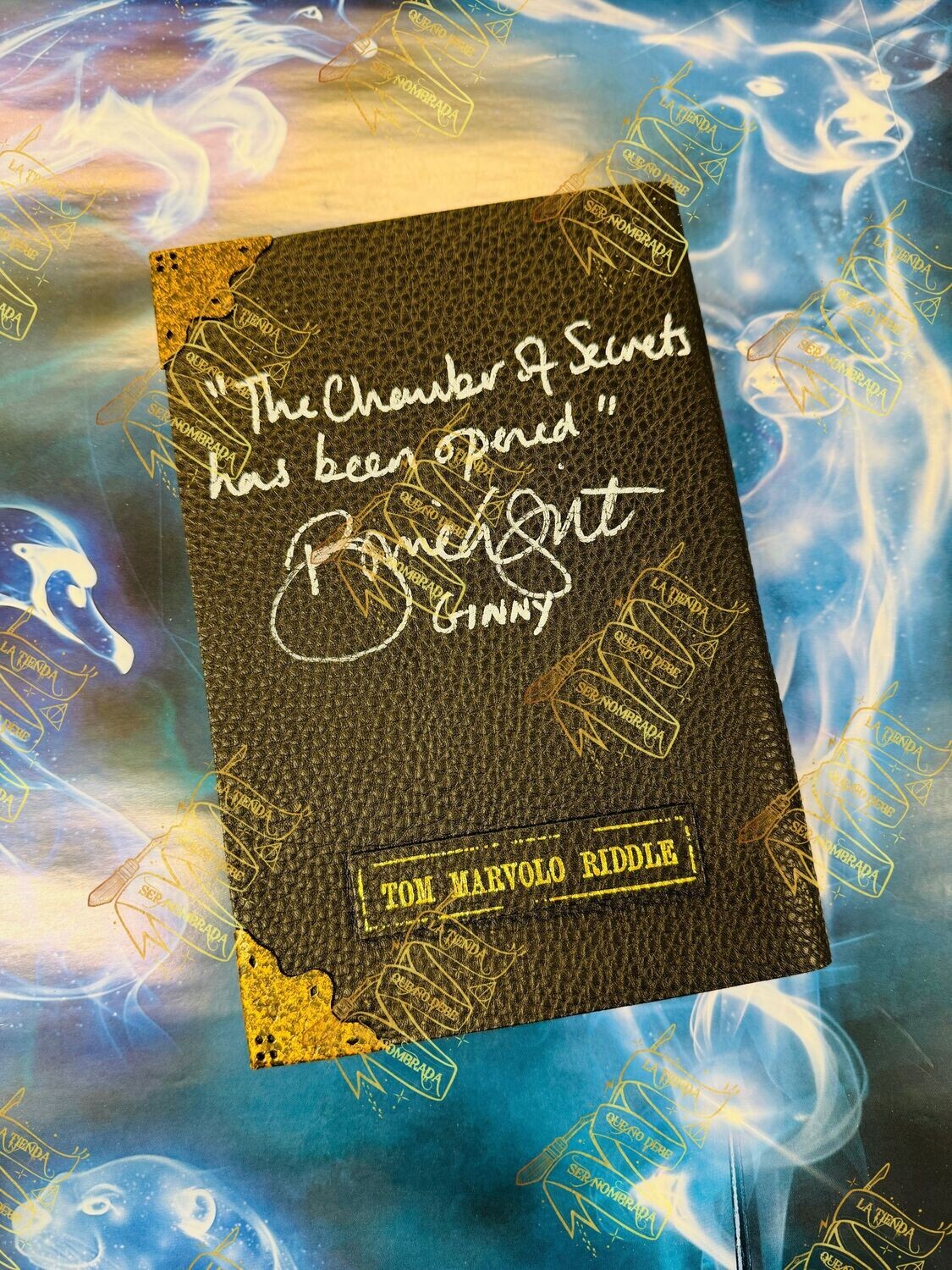 REPLICA DIARIO TOM RIDDLE FIRMADO POR GINNY WEASLEY (BONNIE WRIGHT)