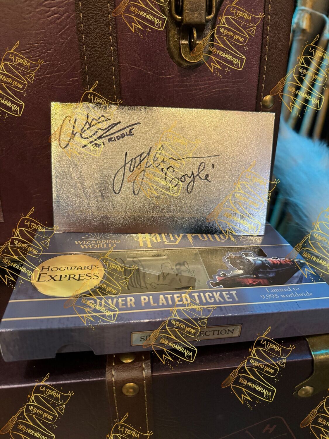 BILLETE PLATAFORMA 9 Y 3/4 FIRMADO POR TOM RIDDLE (CHRISTIAN COULSON) Y JOSH HERDMAN (GREGORY GOYLE)