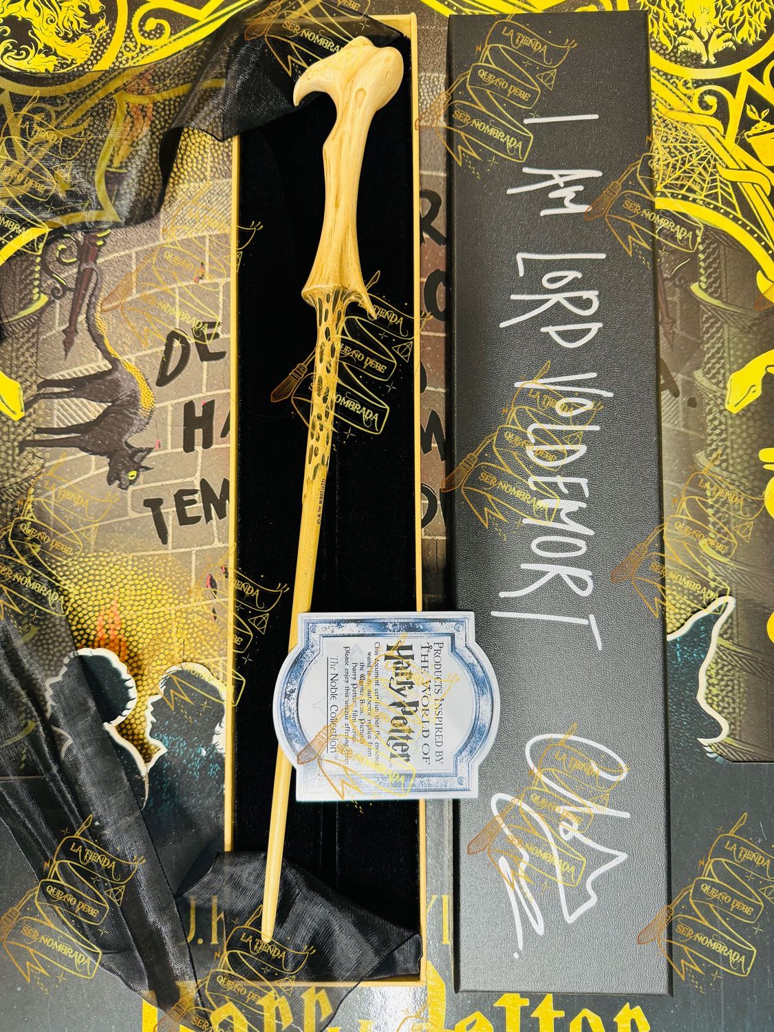 VARITA OLLIVANDER´S FIRMADA POR TOM RIDDLE (CHRISTIAN COULSON)