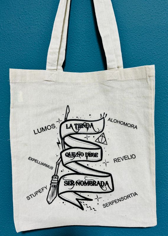 BOLSA TELA  EXCLUSIVA LA TIENDA QUE NO DEBE SER NOMBRADA
