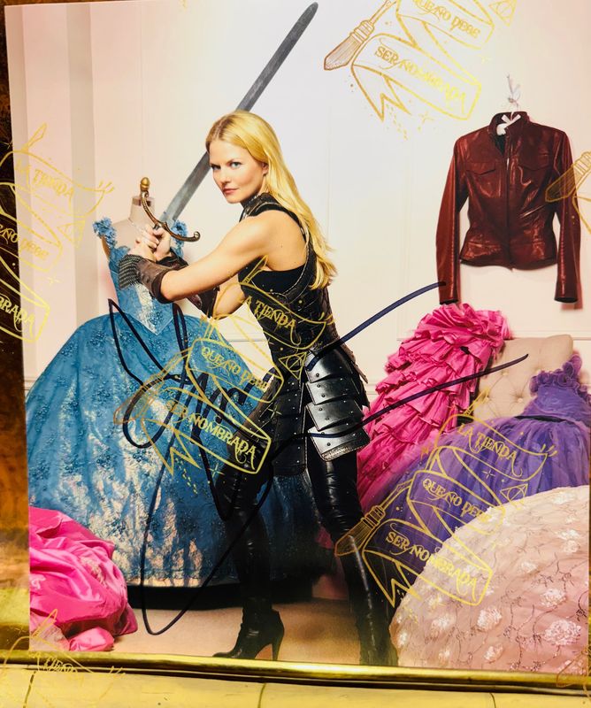 FOTOGRAFIA FIRMADA EMMA SWAN (JENNIFER MORRISON) EN LA SERIE ONCE UPON A TIME