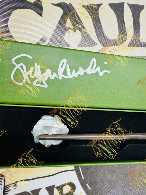 VARITA RON WEASLEY FIRMADO POR REGINALD CATTERMOLE (STEFAN RODRI)