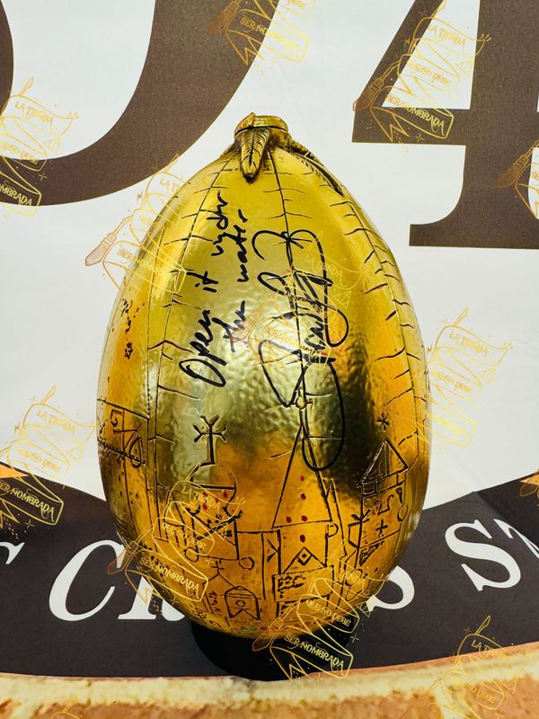HUEVO DE ORO FIRMADO POR VIKTOR KRUM (STAN YANEVSKI)