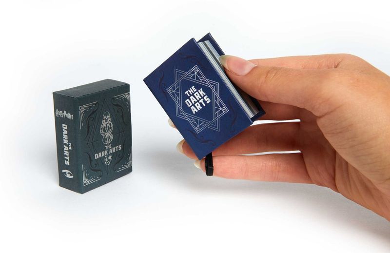 LIBRO MINIATURA ARTES OSCURAS DE HARRY POTTER