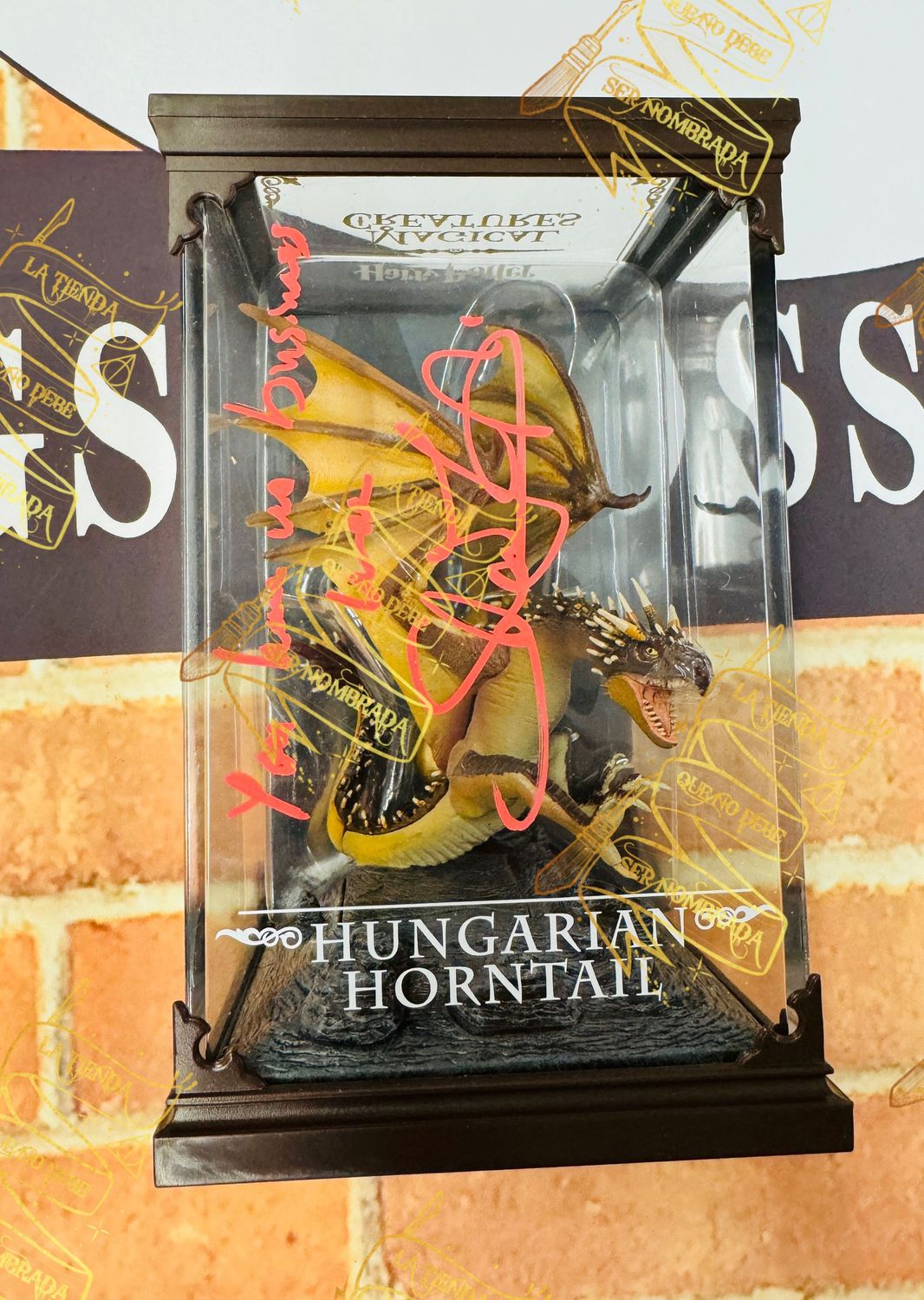 FIGURA DEL DRAGON HUNGARO COLA CUERNO FIRMADO POR VIKTOR KRUM (STAN YANEVSKI)