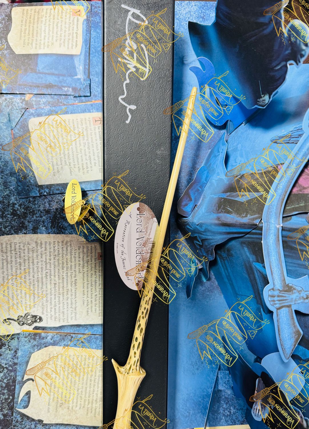 VARITA FIRMADA POR LORD VOLDEMORT (RALPH FIENNES)