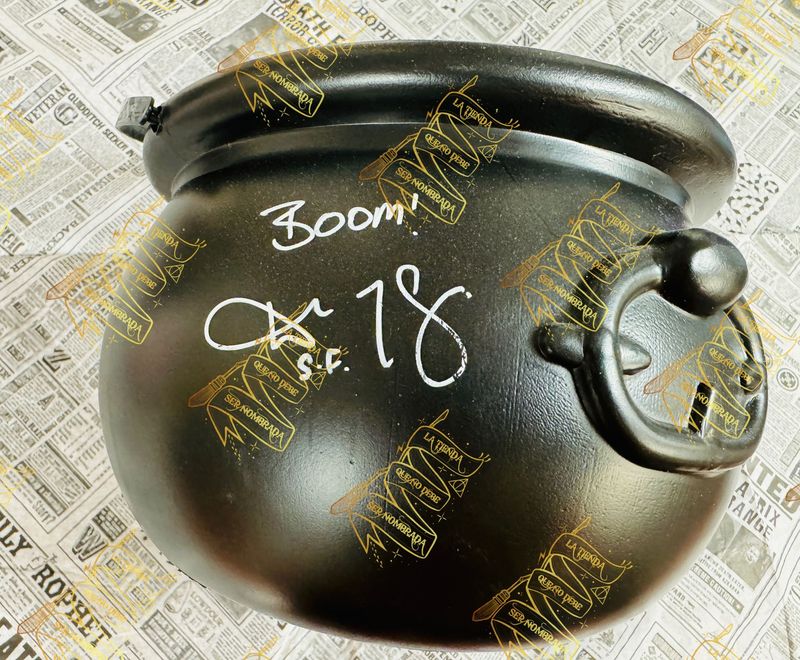 CALDERO FIRMADA POR SEAMUS FINNIGAN (DEVON MURRAY)