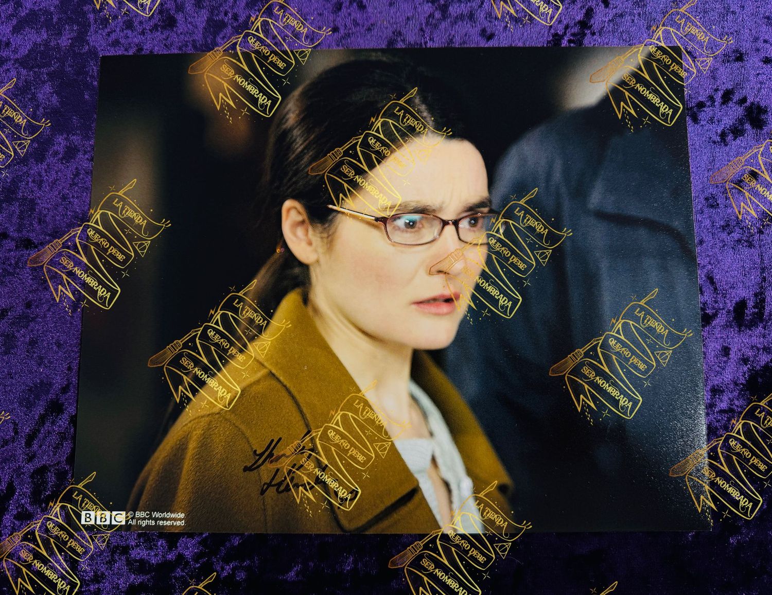FOTOGRAFIA FIRMADA POR URSULA BLAKE (SHIRIEY HENDERSON) EN DR WHO