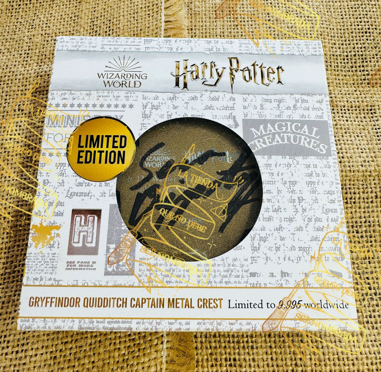 MEDALLON CAPITAN QUIDDITCH LIMITADO & NUMERADO FIRMADO POR OLIVER WOOD (SEAN BIGGERSTAFF)