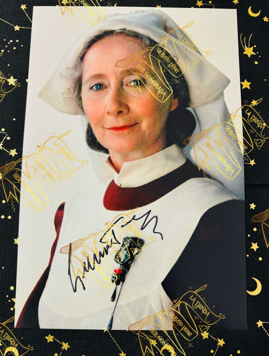 FOTOGRAFIA FIRMADA POR MADAME POMFREY (GEMMA JONES)