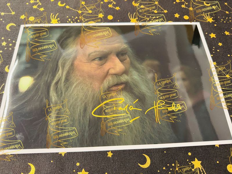 FOTOGRAFIA FIRMADA POR ABERFORTH DUMBLEDORE (CIARAN HINDS)