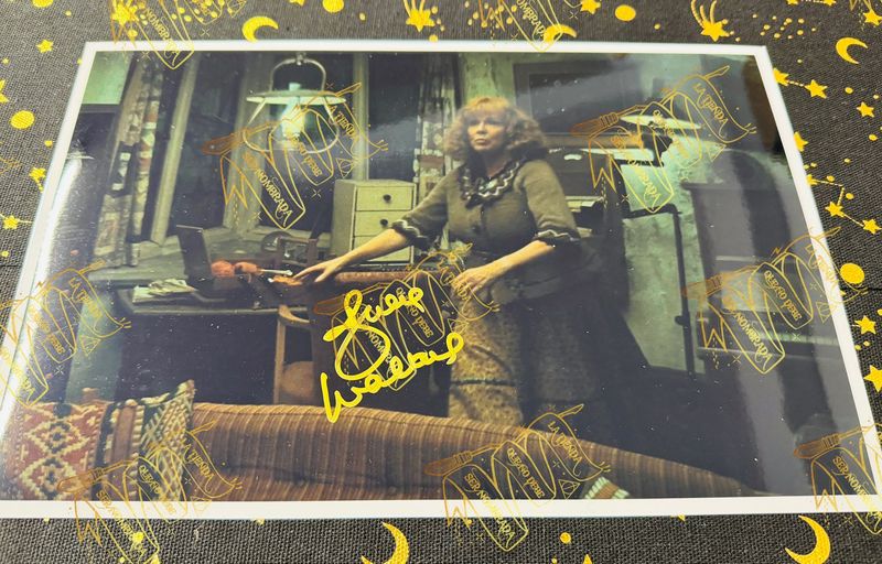 FOTOGRAFIA FIRMADA POR MOLLY WEASLEY (JULIE WALTERS)