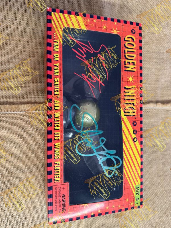 REPLICA SNITCH DORADA INTERACTIVA FIRMADA POR VIKTOR KRUM (STAN YANEVSKI) & OLIVER WOOD (SEAN BIGGERSTAFF)