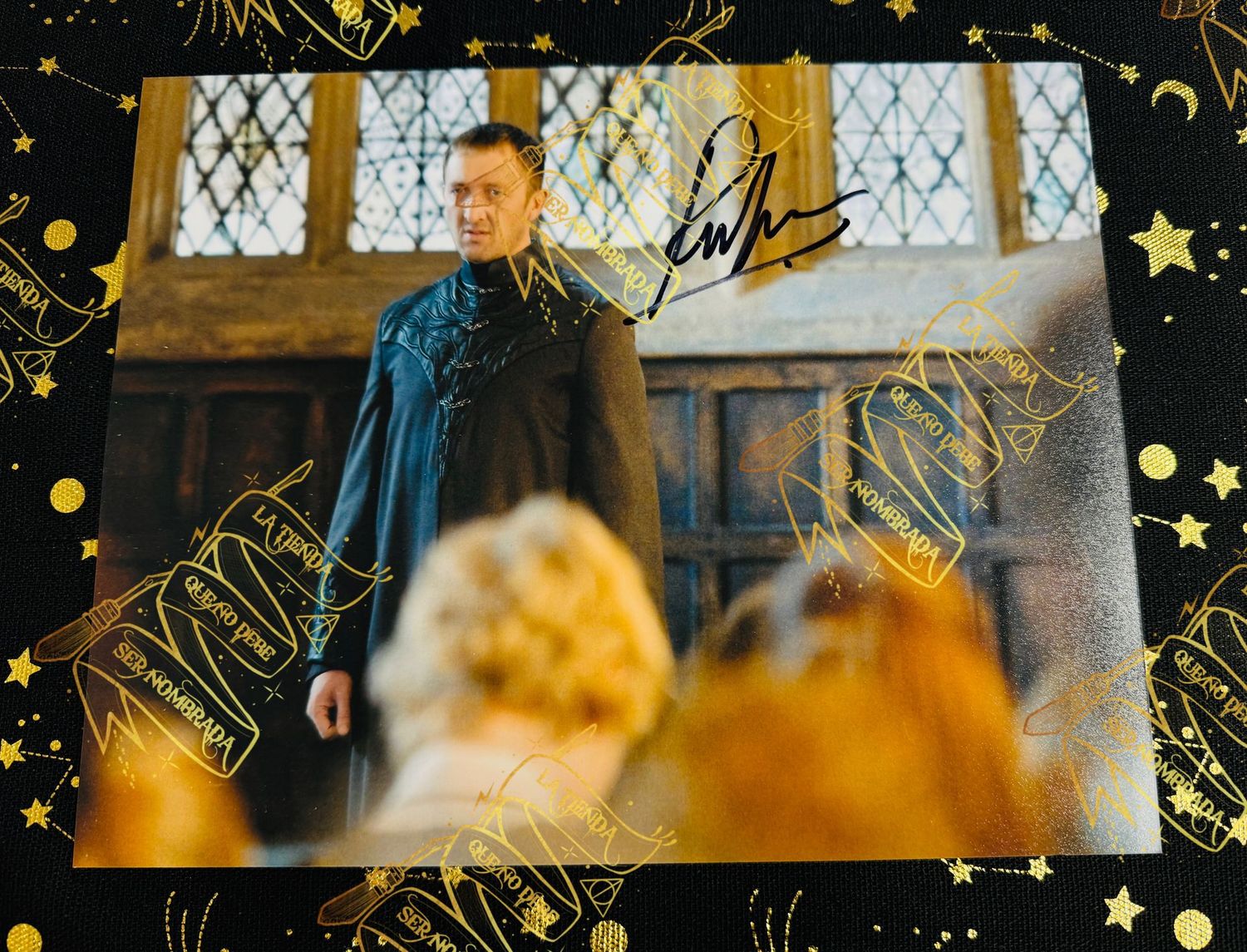 FOTOGRAFIA FIRMADA POR AMYCUS CARROW ( RALPH INESON )