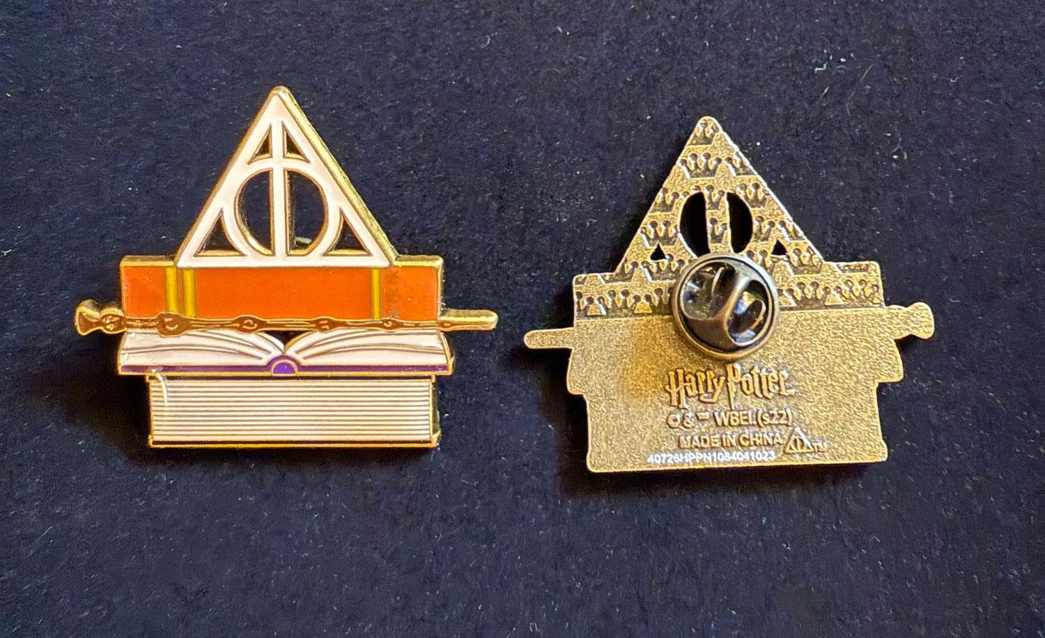 PIN LIBRO HARRY POTTER Y LAS RELIQUIAS MUERTE FUNKO HARRY POTTER