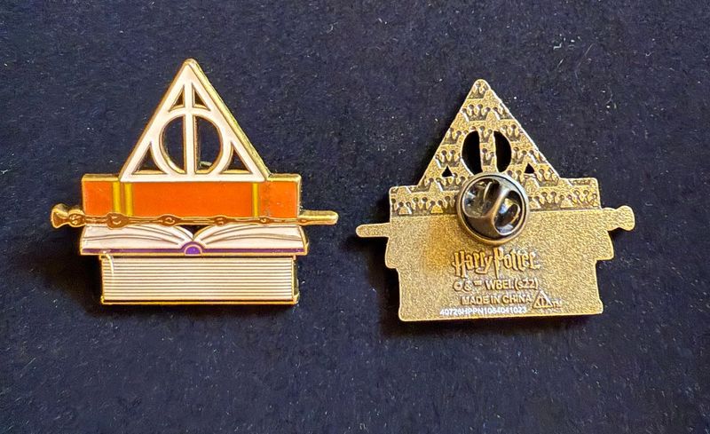 PIN LIBRO HARRY POTTER Y LAS RELIQUIAS MUERTE FUNKO HARRY POTTER