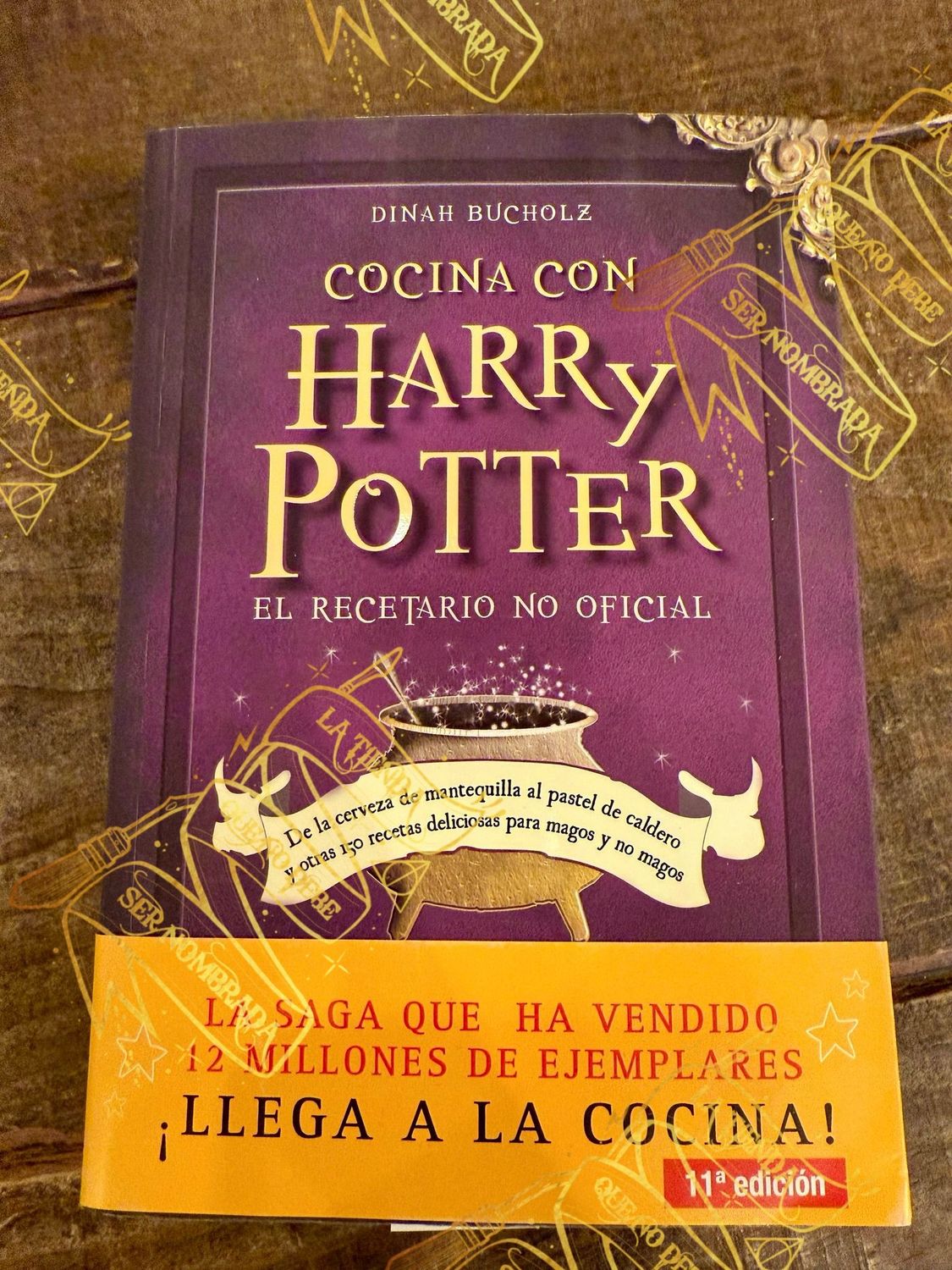 LIBRO COCINA CON HARRY POTTER EL RECETARIO NO OFICIAL FIRMADO POR DINAH BUCHOLZ