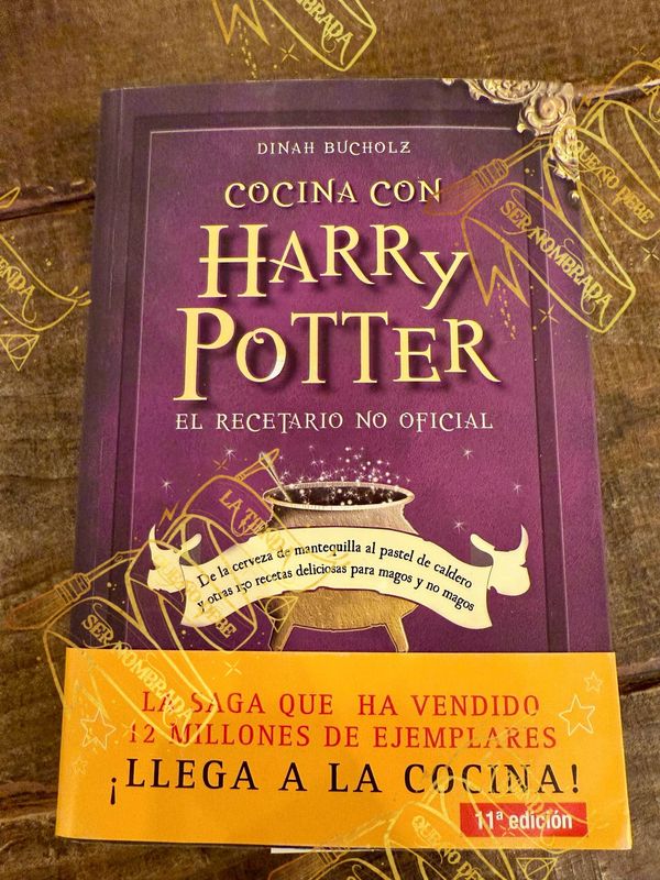 LIBRO COCINA CON HARRY POTTER EL RECETARIO NO OFICIAL FIRMADO POR DINAH BUCHOLZ