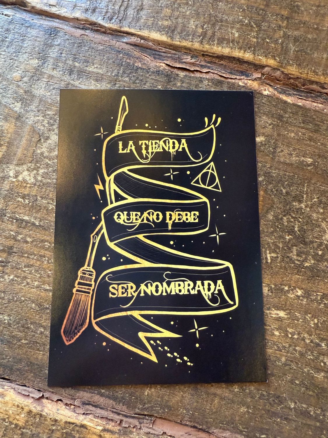 POSTAL EXCLUSIVA LA TIENDA QUE NO DEBE SER NOMBRADA