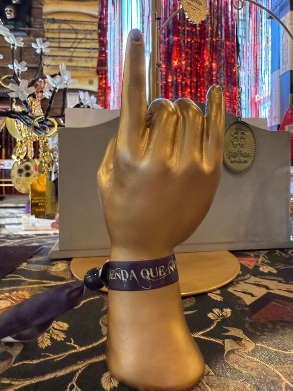 PULSERA EXCLUSIVA LA TIENDA QUE NO DEBE SER NOMBRADA