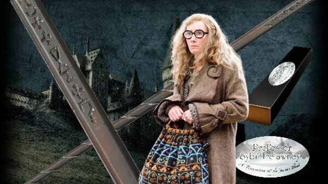 VARITA SYBILL TRELAWNEY C/PINZA HARRY POTTER NOBLE COLLECTION