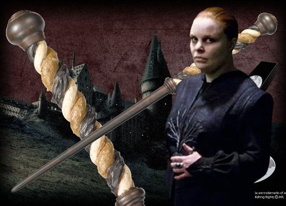 VARITA ALECTO CARROW C/PINZA HARRY POTTER NOBLE COLLECTION