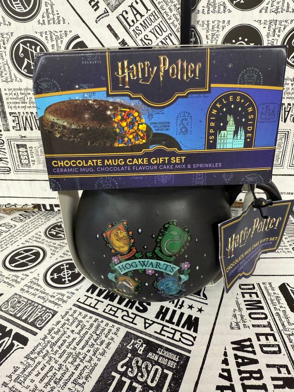 TAZA CALDERO HOGWARTS & TARTA CHOCOLATE MAGICO HARRY POTTER