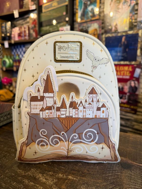 MOCHILA LIBRO HOGWARTS HARRY POTTER EXCLUSIVO LOUNGEFLY