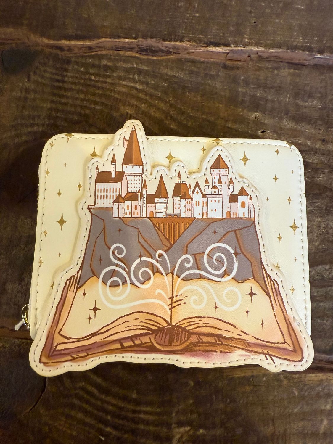 BILLETERA LIBRO HOGWARTS HARRY POTTER EXCLUSIVO LOUNGEFLY