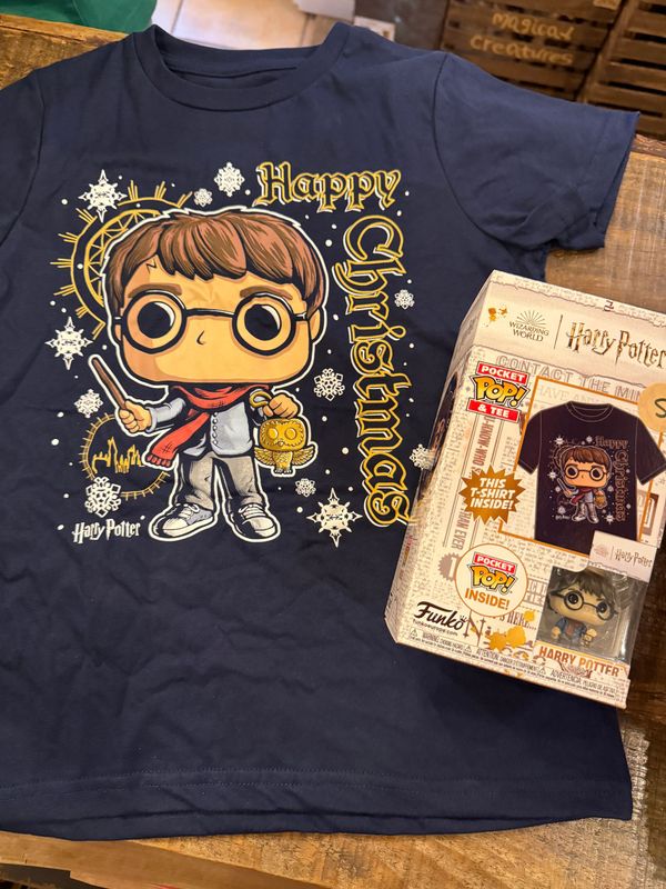 CAMISETA NAVIDAD LIMITED EDICION TALLA:S (NIÑOS) & MINI HARRY FUNKO POP HARRY POTTER