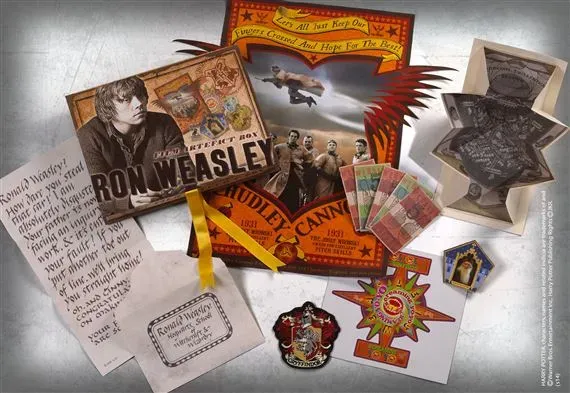COFRE ARTEFACTOS RON WEASLEY NOBLE COLLECTION